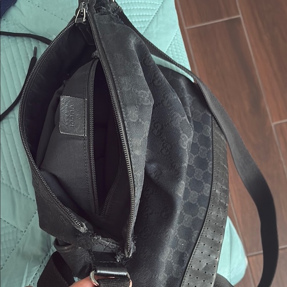 Gucci Black Crossbody Bag with Adjustable Strap - Picture 10 of 12